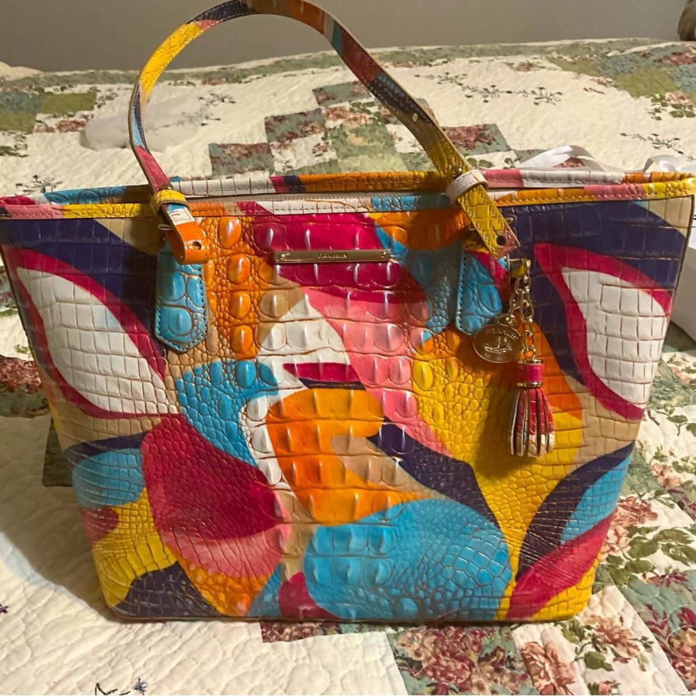 Beautiful Brahmin bag!  Like new!  This bag looks great wherever you go!